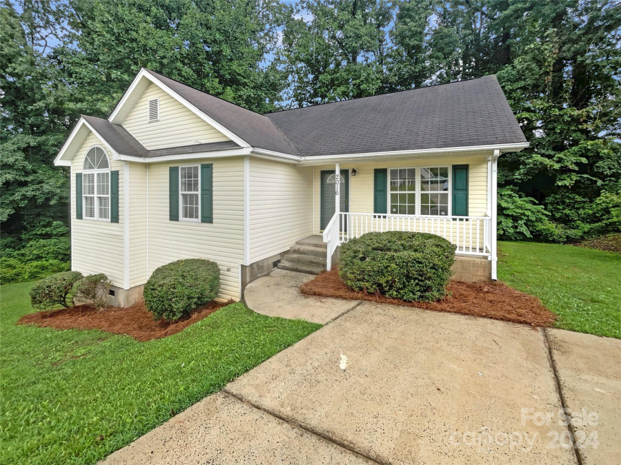 2016 Cliffrose Way Charlotte, NC 28216