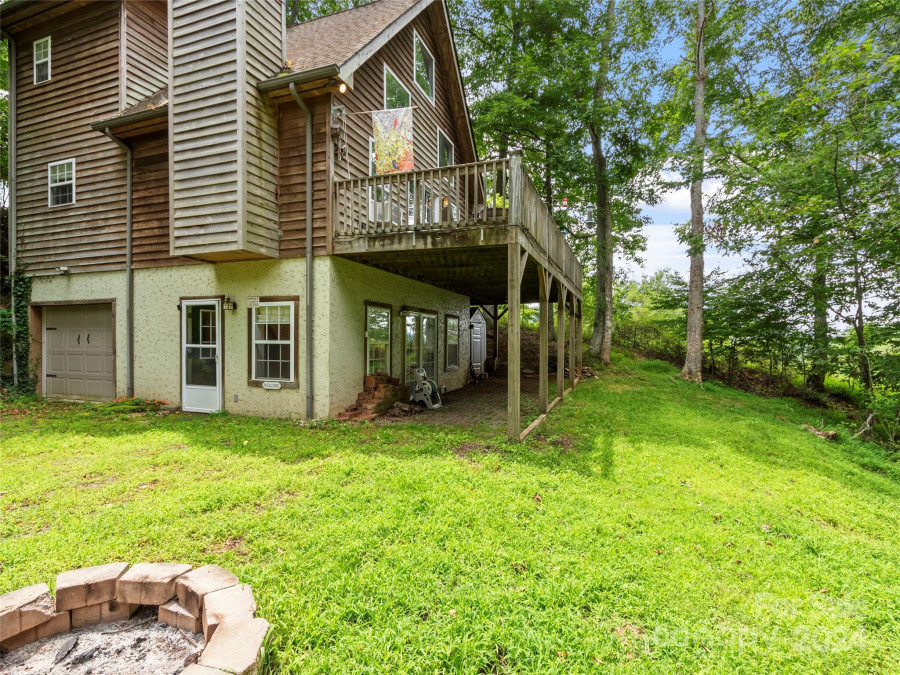 1355 Ridge Rd Green Mountain, NC 28740