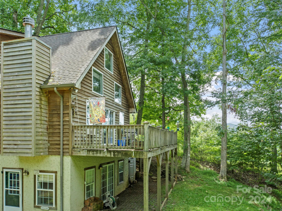 1355 Ridge Rd Green Mountain, NC 28740