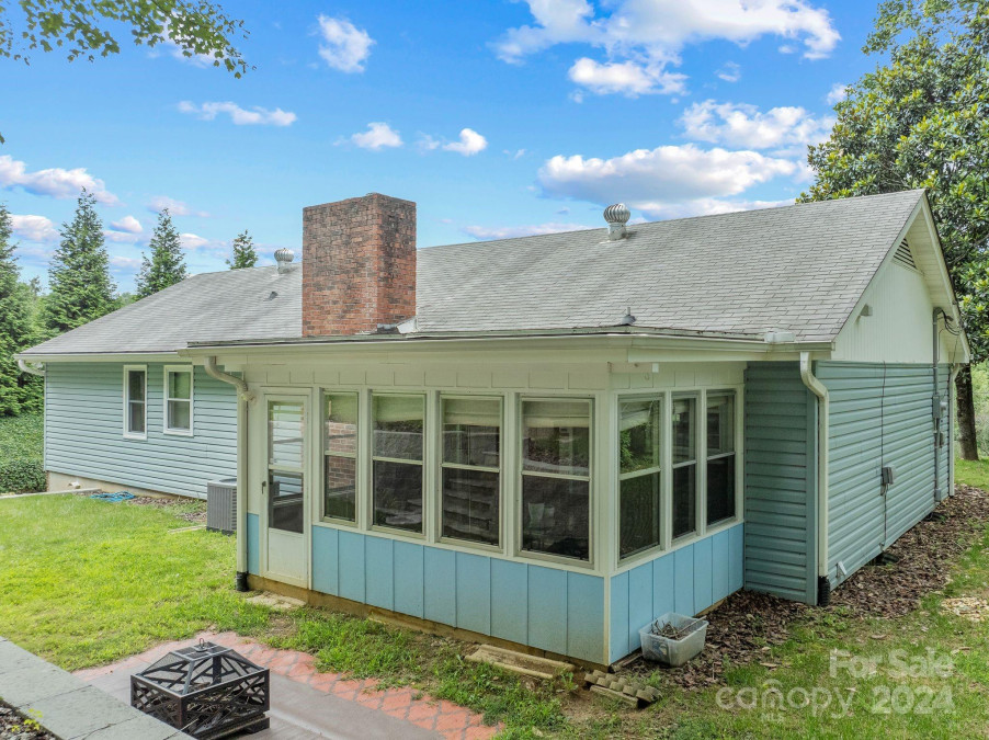 119 Woodland Hills Rd Asheville, NC 28804