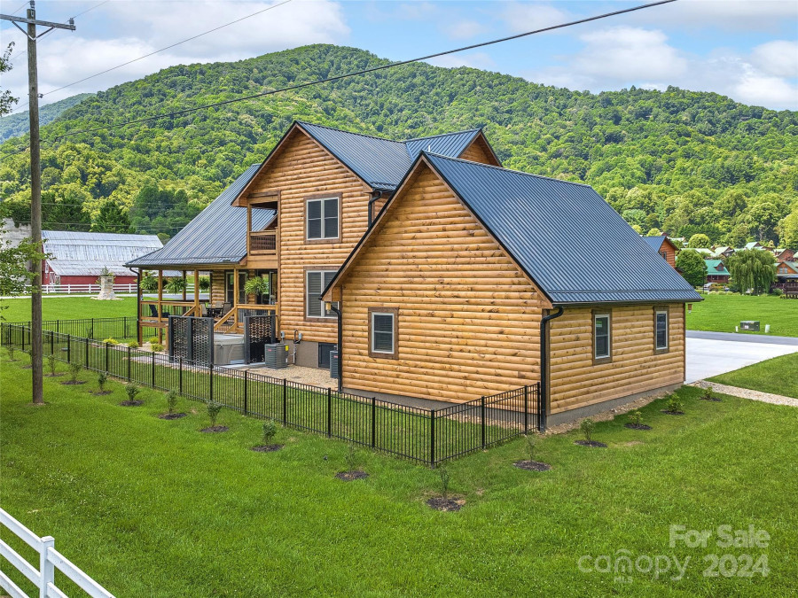 44 Kennerly Cv Maggie Valley, NC 28751