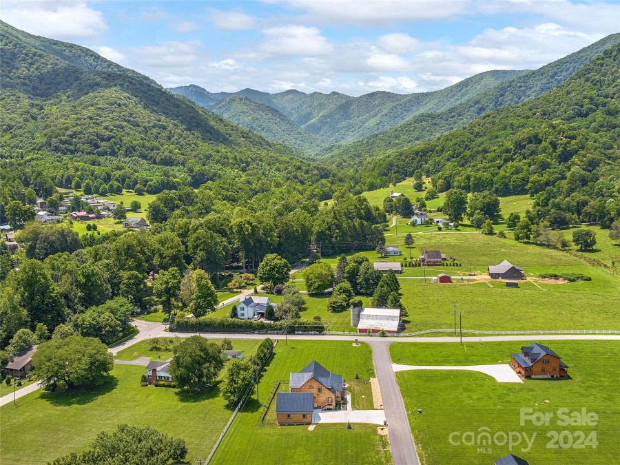 44 Kennerly Cv Maggie Valley, NC 28751