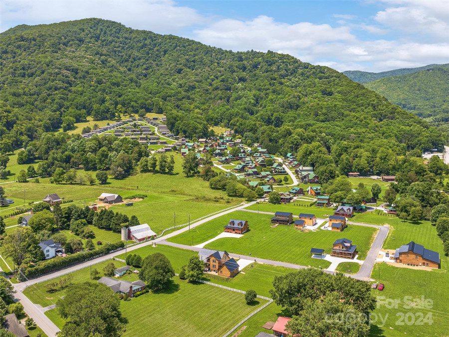 44 Kennerly Cv Maggie Valley, NC 28751