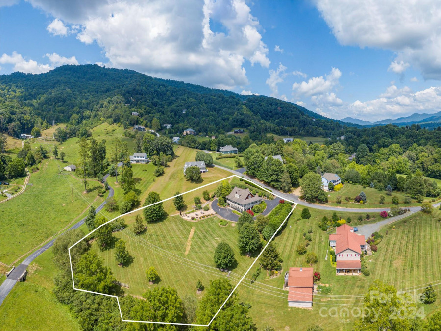 145 Mosa Dr Waynesville, NC 28786