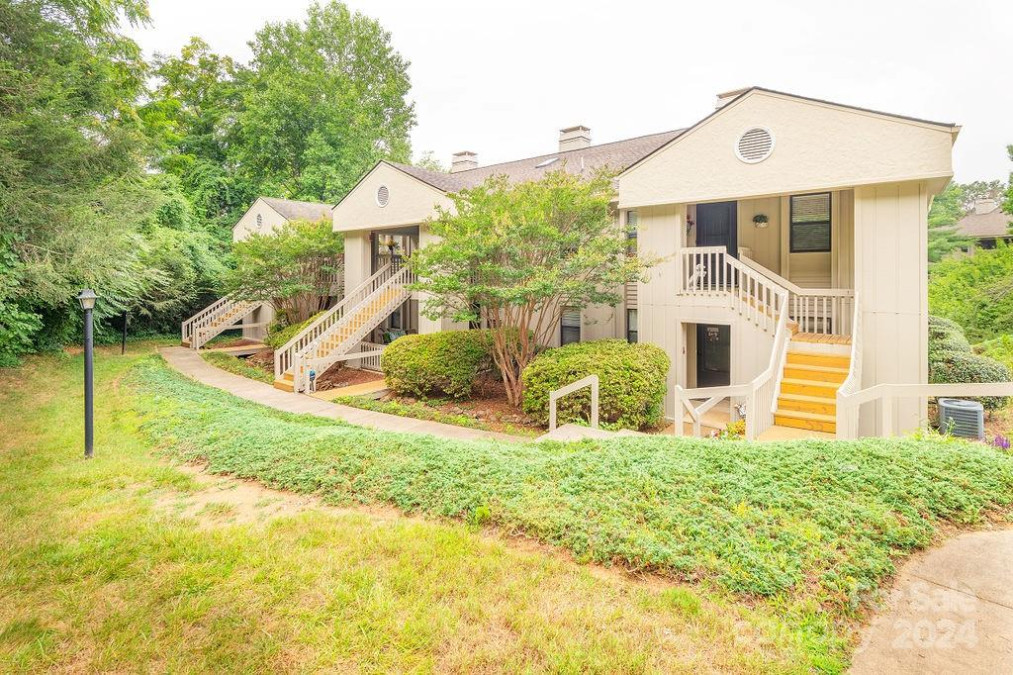 2501 Vineyard Blvd Asheville, NC 28805