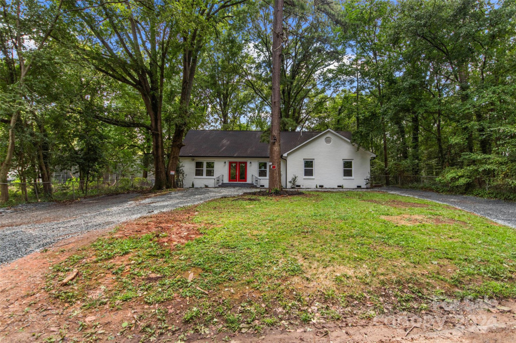 4718 Rolling Hill Charlotte, NC 28213