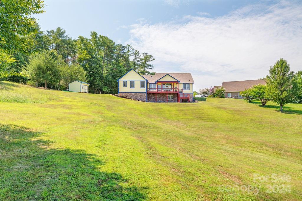 125 Ivy Meadows Dr Weaverville, NC 28787