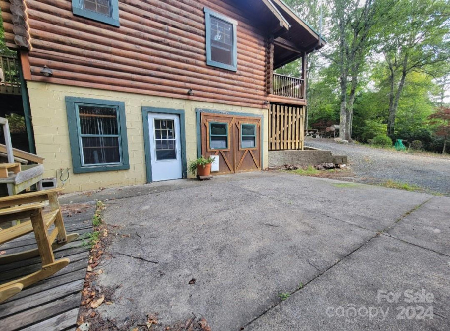 1005 Pine Tree Rd Spruce Pine, NC 28777