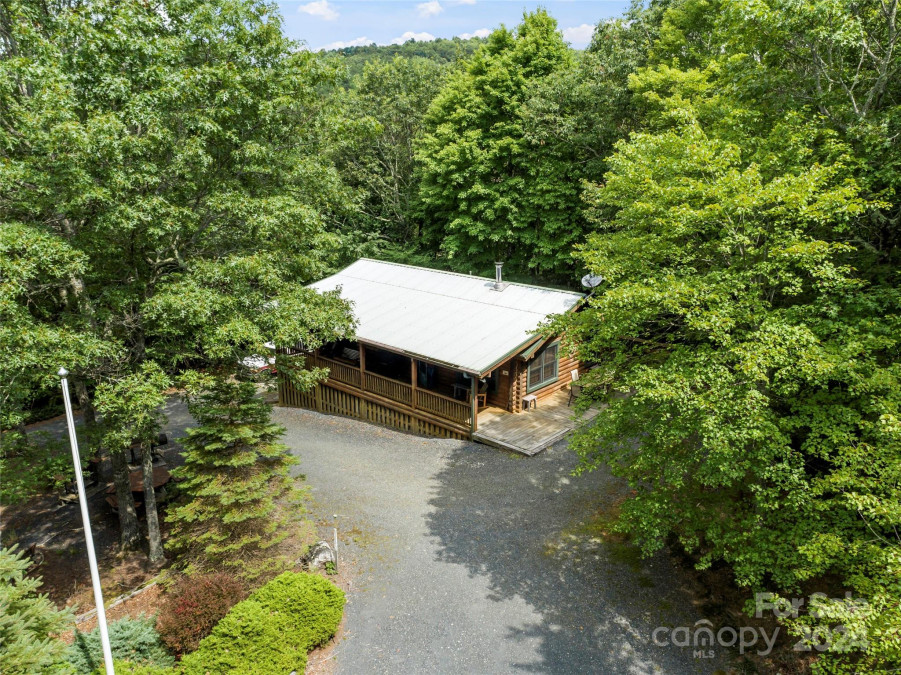 1005 Pine Tree Rd Spruce Pine, NC 28777