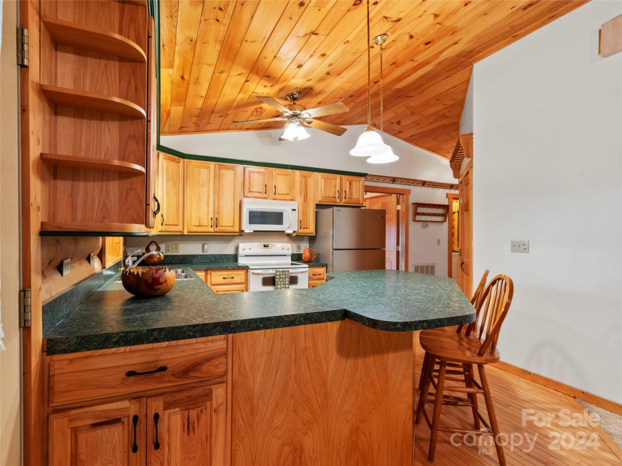 1005 Pine Tree Rd Spruce Pine, NC 28777