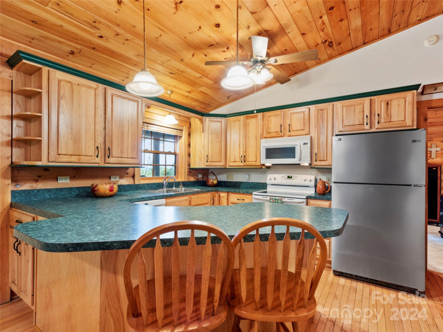 1005 Pine Tree Rd Spruce Pine, NC 28777