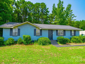 1035 Chesterfield Hw Cheraw, SC 29520