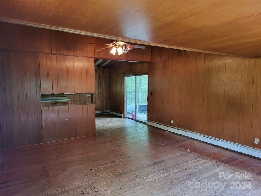 2086 Walnut Hollow Rd Brevard, NC 28712