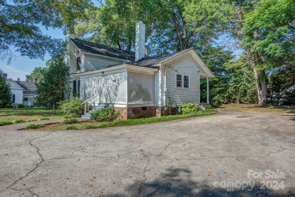 35 Catawba St Belmont, NC 28012