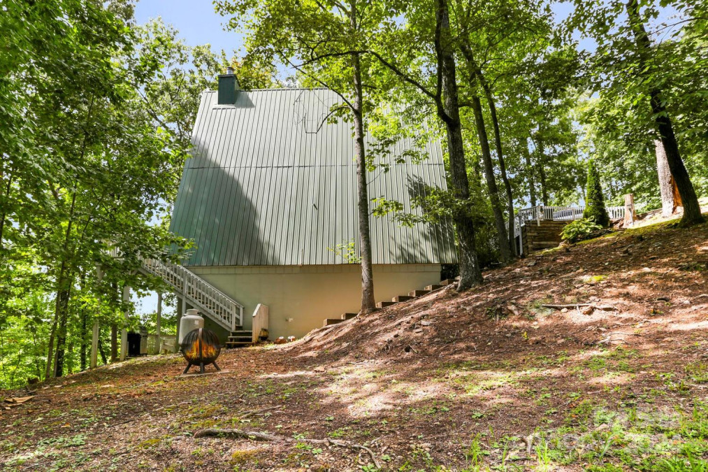 20 Swiss Ridge Dr Hayesville, NC 28904