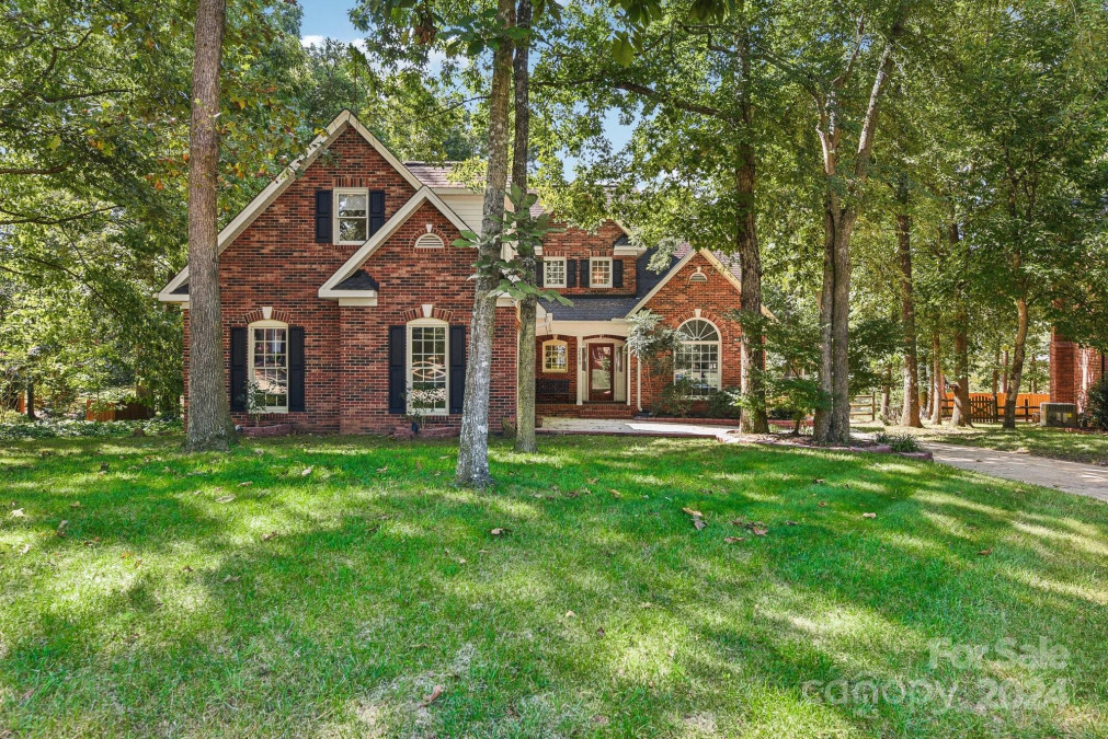 2649 Willowbrook Dr Matthews, NC 28104