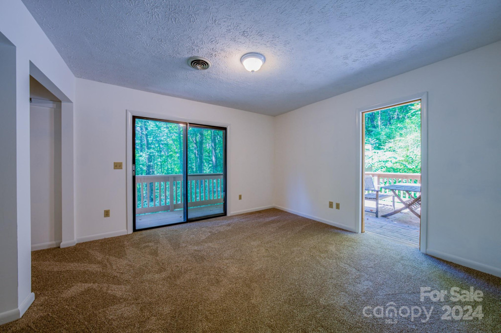 404 Buck Cove Ter Asheville, NC 28805