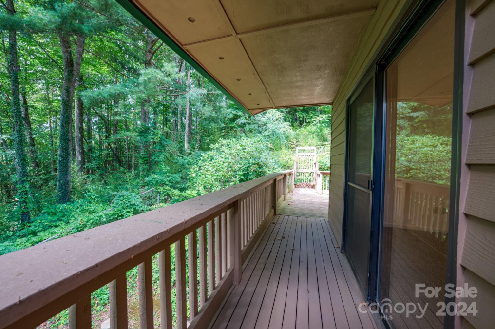 404 Buck Cove Ter Asheville, NC 28805