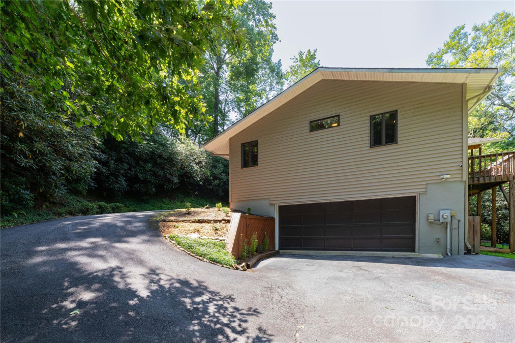 401 Silver Fox Ln Pisgah Forest, NC 28768