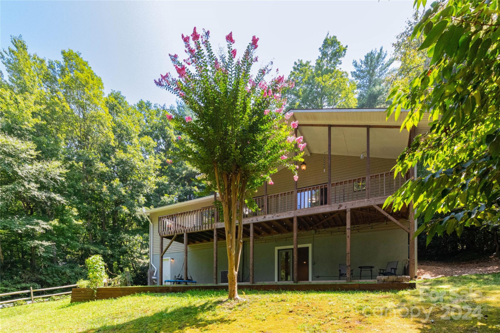 401 Silver Fox Ln Pisgah Forest, NC 28768