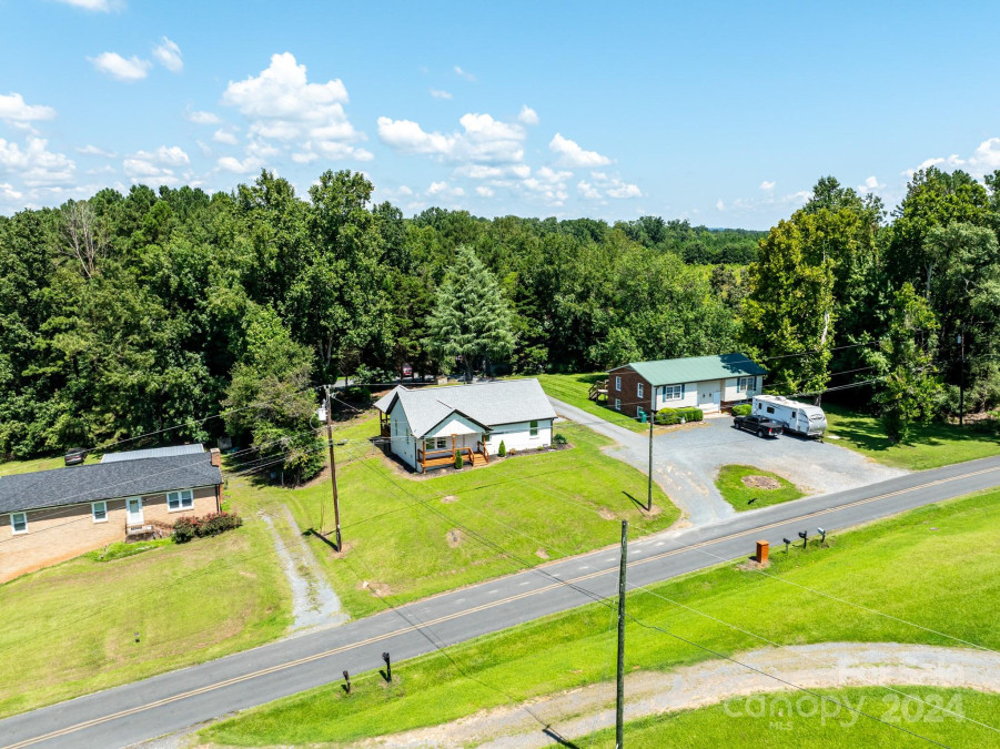 125 Lake Shore Dr Norwood, NC 28128