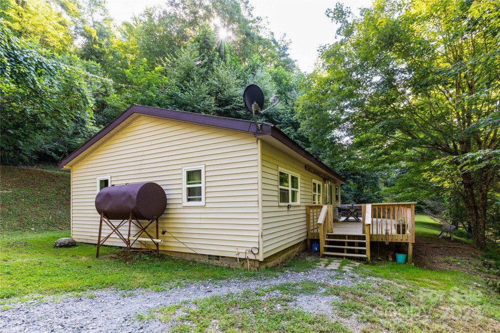 500 Chimney Log Rd Marshall, NC 28753