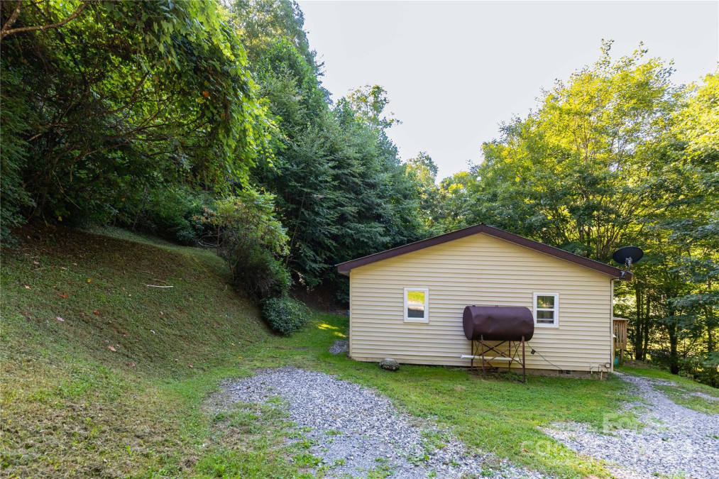 500 Chimney Log Rd Marshall, NC 28753