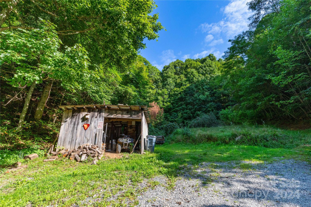 500 Chimney Log Rd Marshall, NC 28753