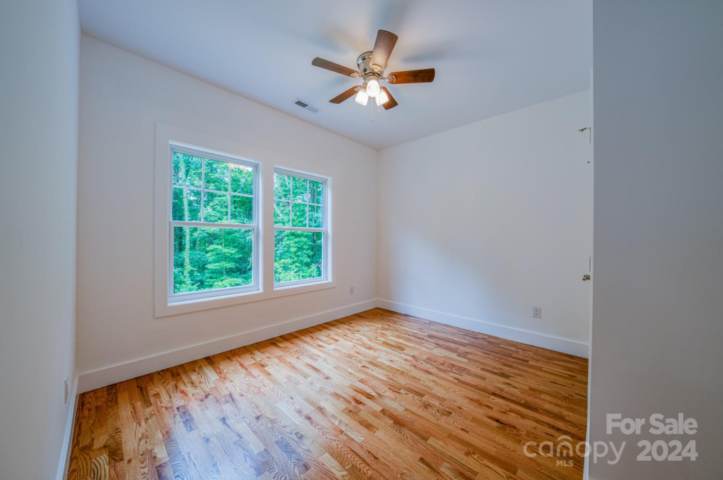 510 Deaverview Rd Asheville, NC 28806