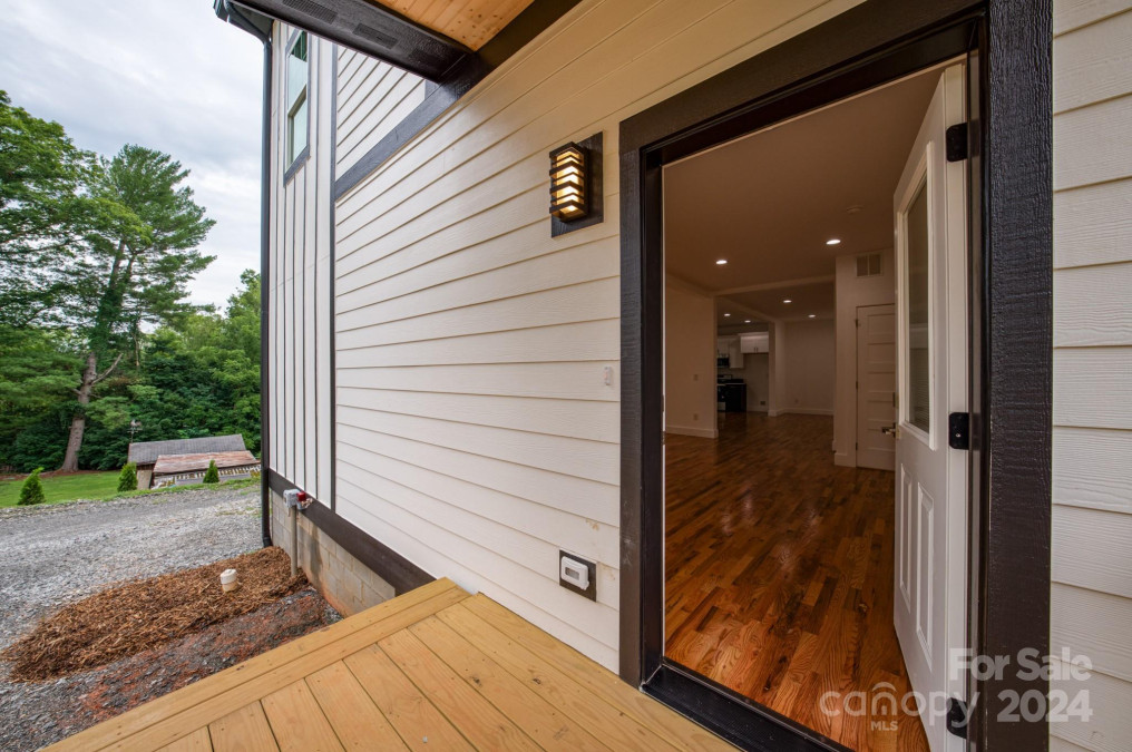 510 Deaverview Rd Asheville, NC 28806