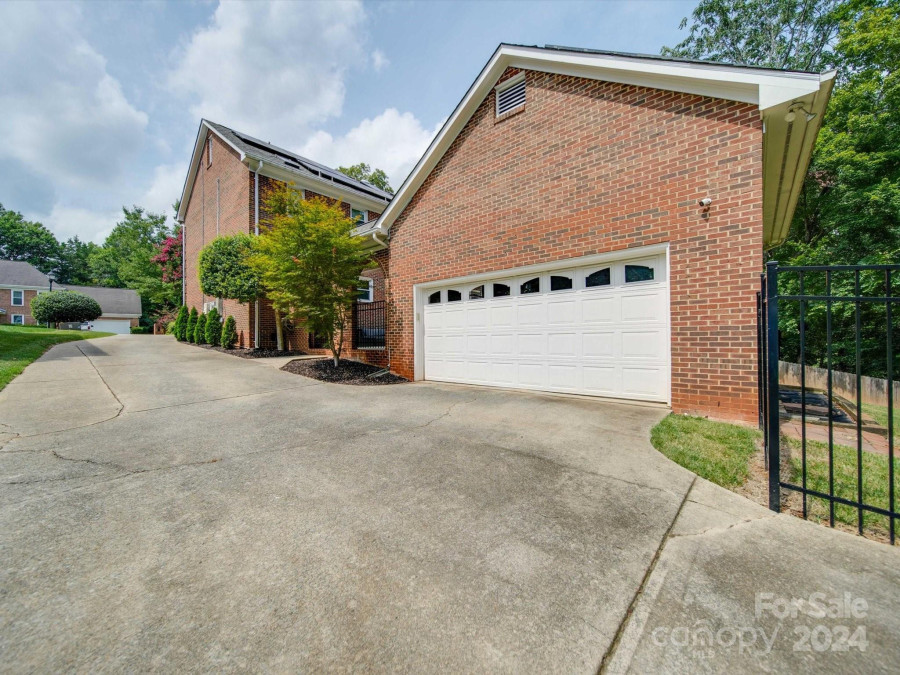 112 Brackenbury Ln Charlotte, NC 28270