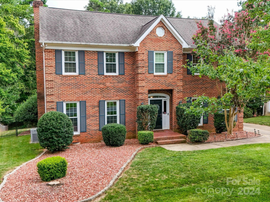 112 Brackenbury Ln Charlotte, NC 28270