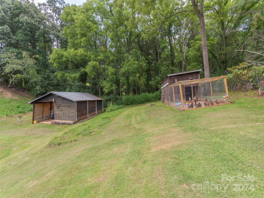 578 Hilltop Farm Rd Canton, NC 28716