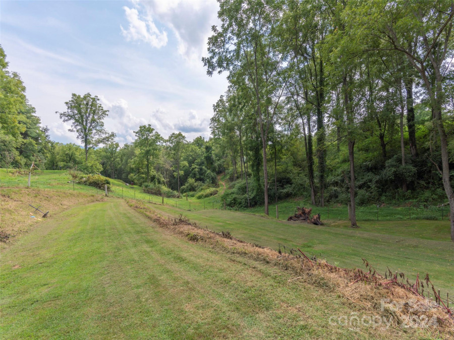 578 Hilltop Farm Rd Canton, NC 28716