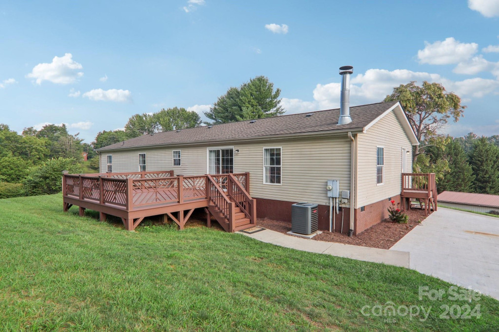 4 Wolf Rg Canton, NC 28716