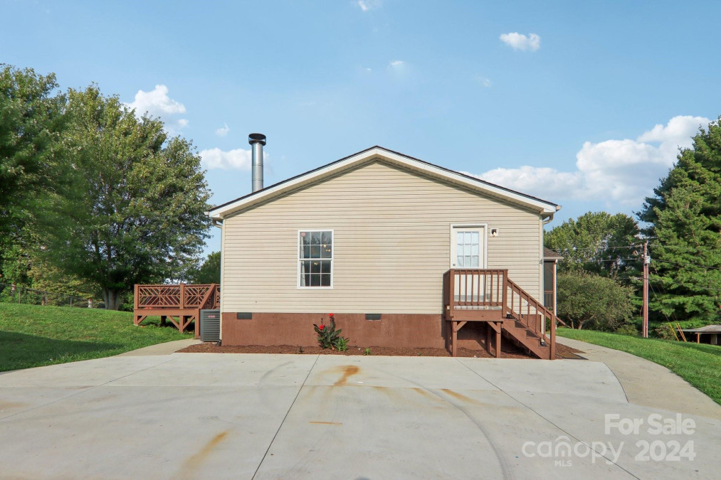 4 Wolf Rg Canton, NC 28716