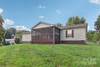 4 Wolf Rg Canton, NC 28716