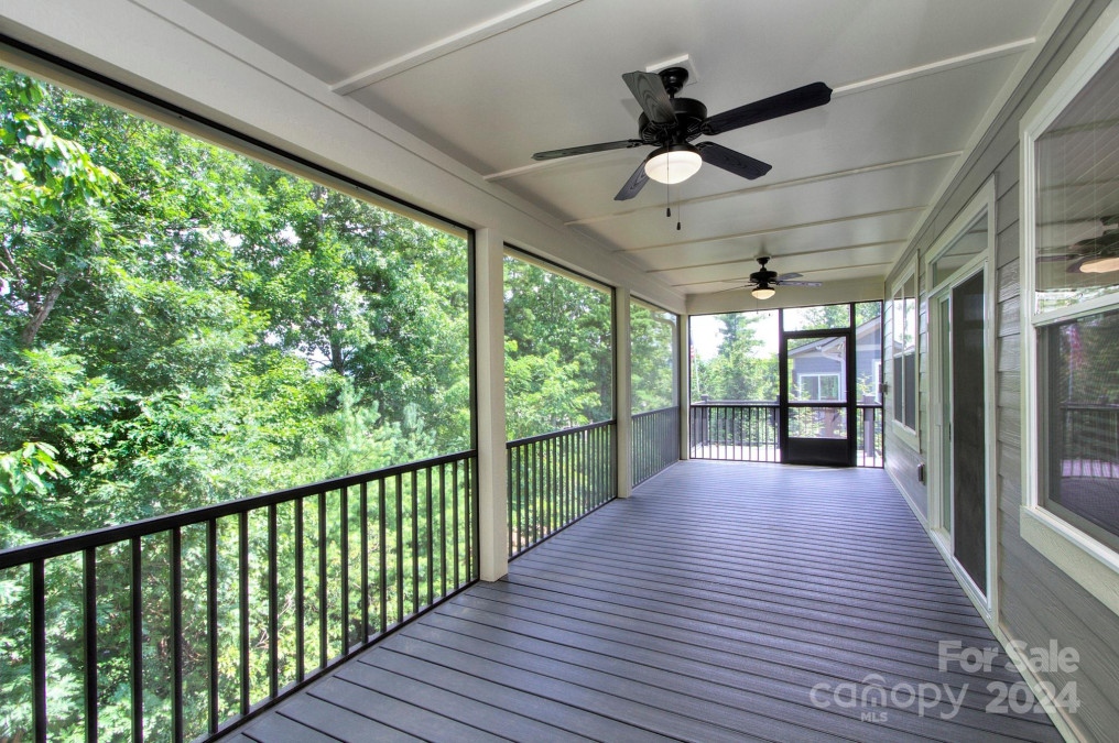 243 Hogans View Cir Hendersonville, NC 28739