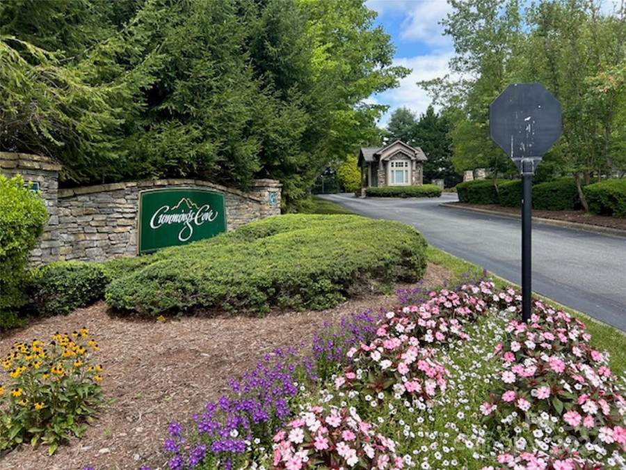 32 Titleist Way Hendersonville, NC 28739