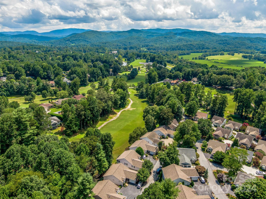 32 Titleist Way Hendersonville, NC 28739