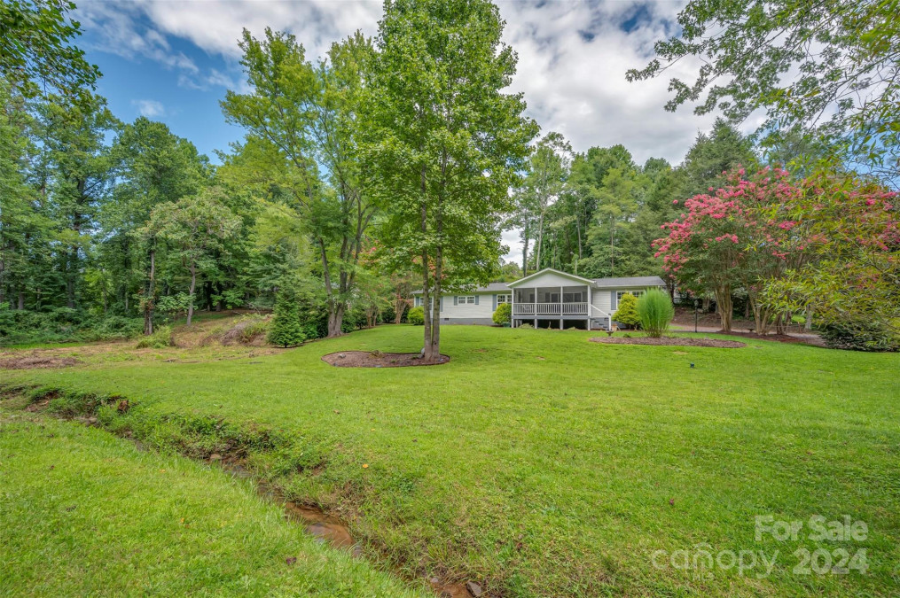 538 Laurel Dr Saluda, NC 28773