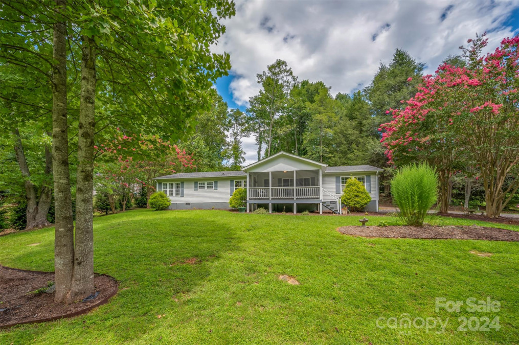 538 Laurel Dr Saluda, NC 28773