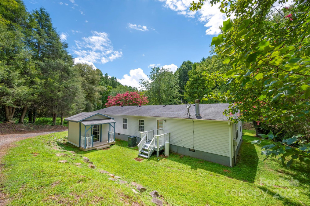 538 Laurel Dr Saluda, NC 28773