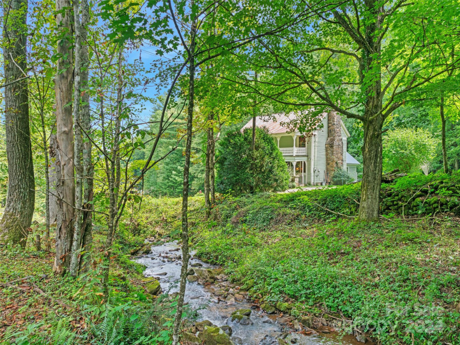 899 Toodies Creek Rd Burnsville, NC 28714