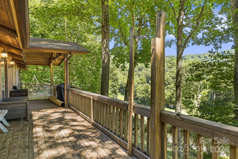 14 Oak Ridge Ln Mars Hill, NC 28754