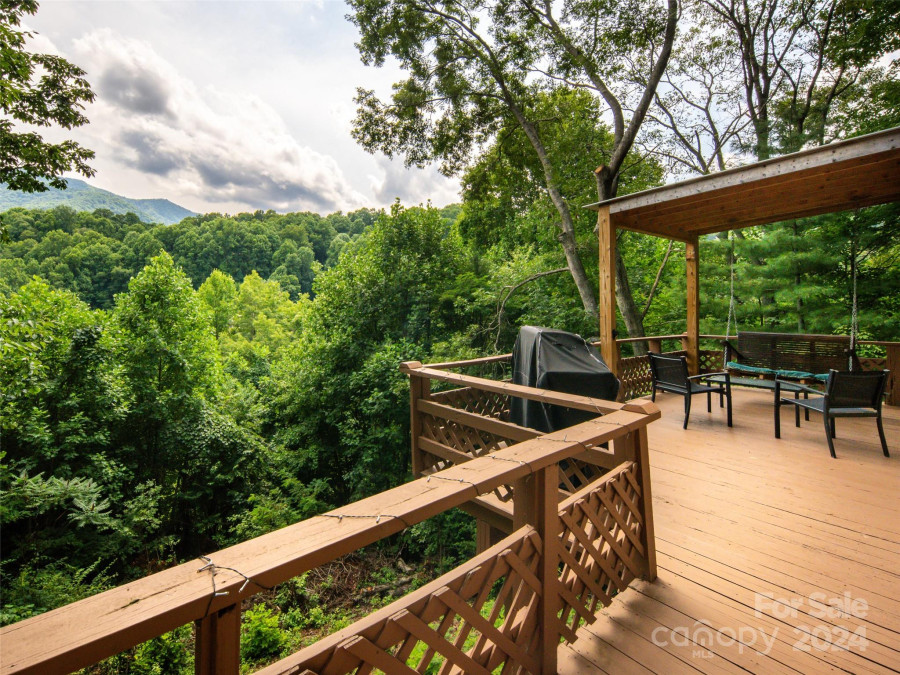 174 Pleasant Ridge Dr Maggie Valley, NC 28751