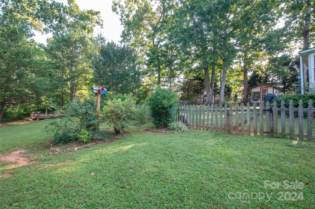 108 Gatwick Ct Statesville, NC 28677