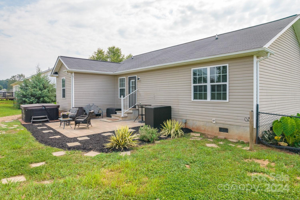 2182 Mintew Cir Lincolnton, NC 28092