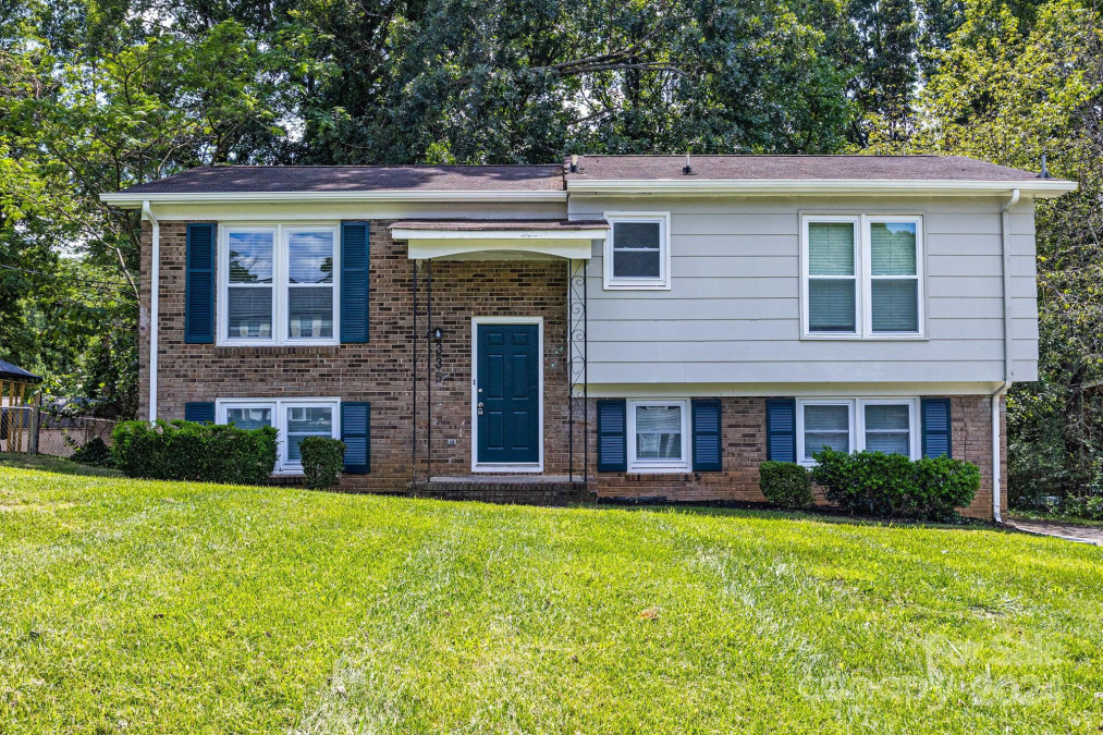 335 Sleepy Hollow Rd Charlotte, NC 28217