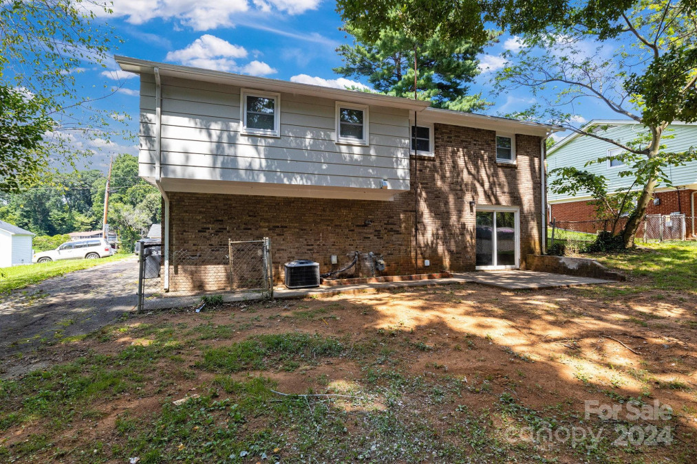 335 Sleepy Hollow Rd Charlotte, NC 28217